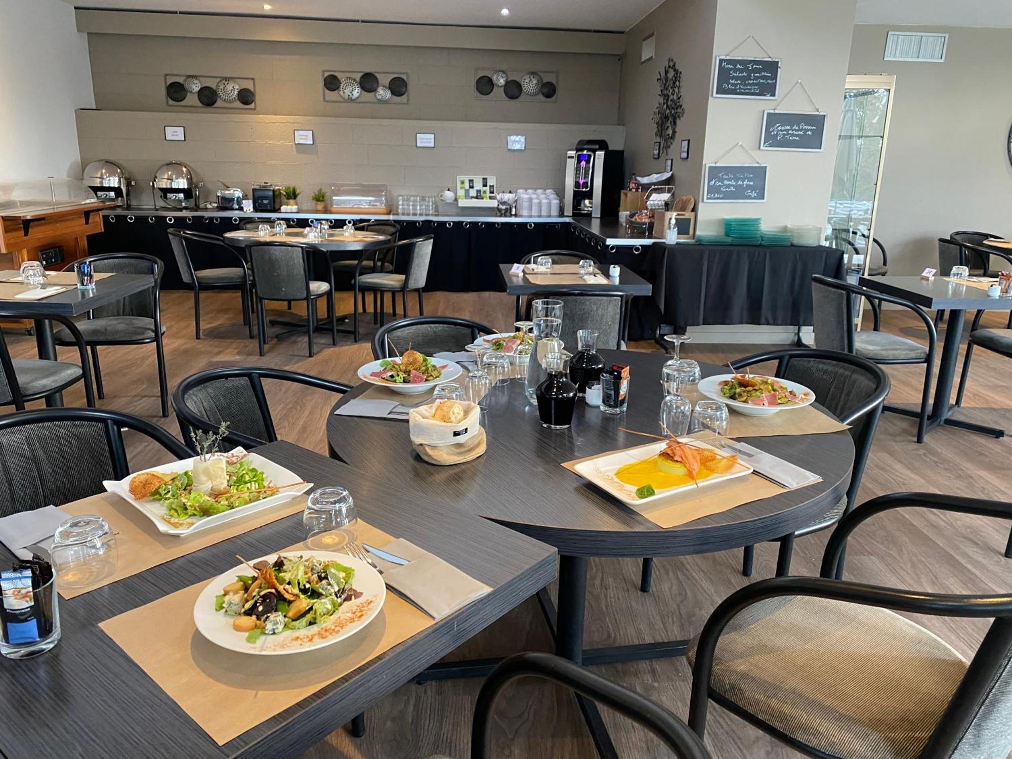 Best Western Golf D'Albon Bagian luar foto
