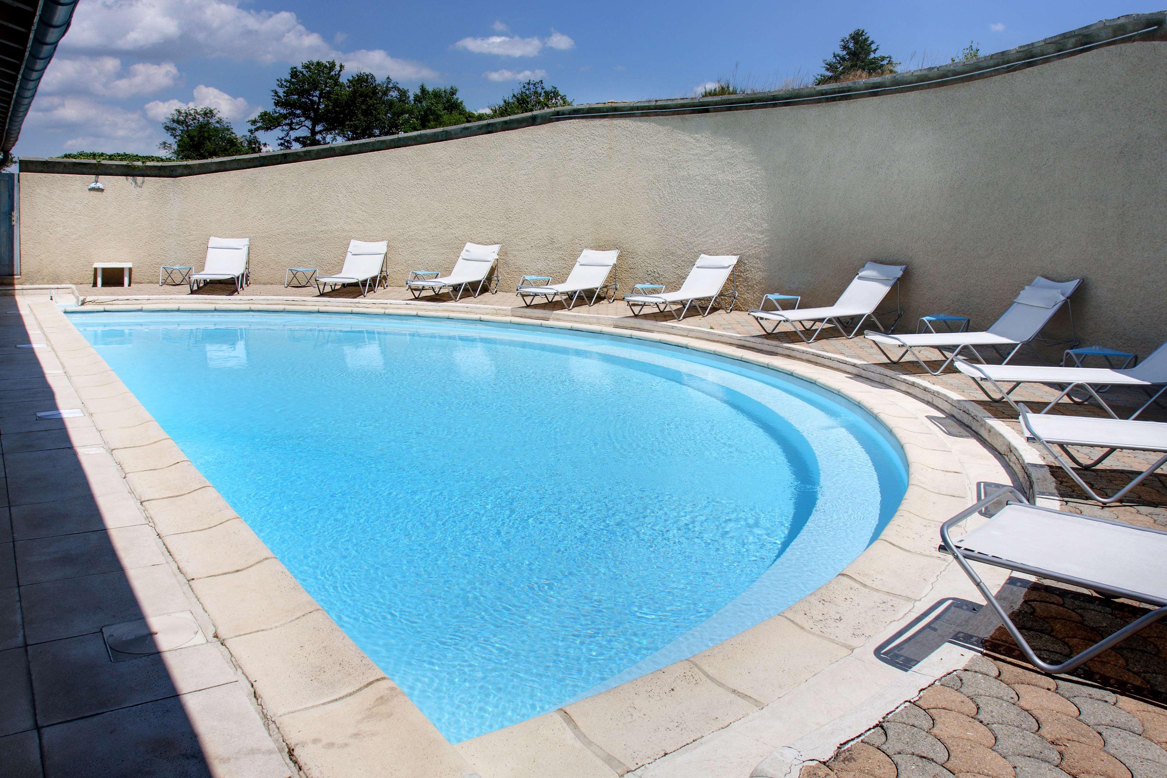Best Western Golf D'Albon Bagian luar foto