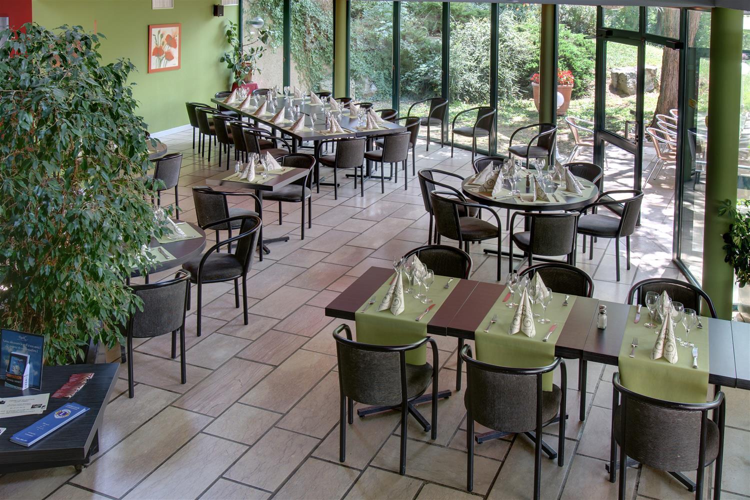 Best Western Golf D'Albon Bagian luar foto