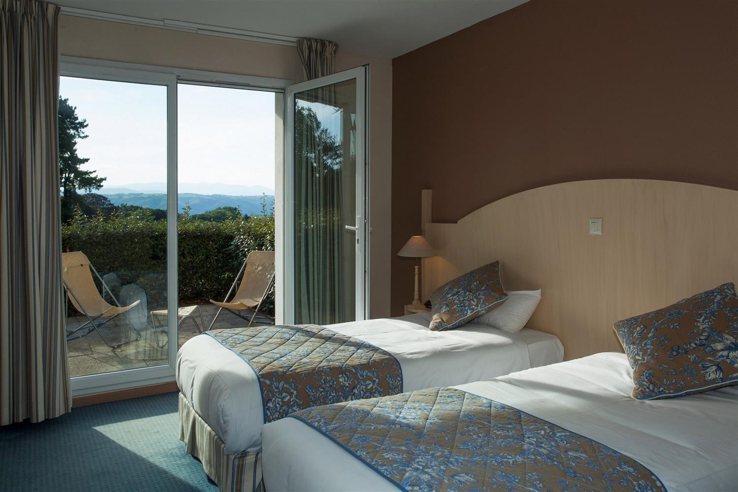 Best Western Golf D'Albon Bagian luar foto