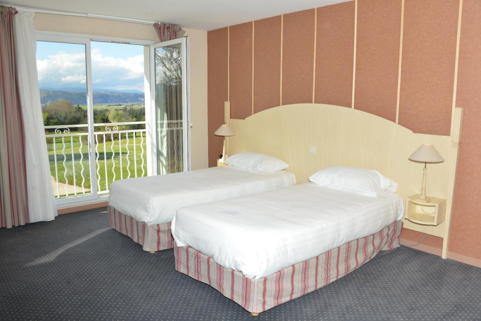 Best Western Golf D'Albon Bagian luar foto