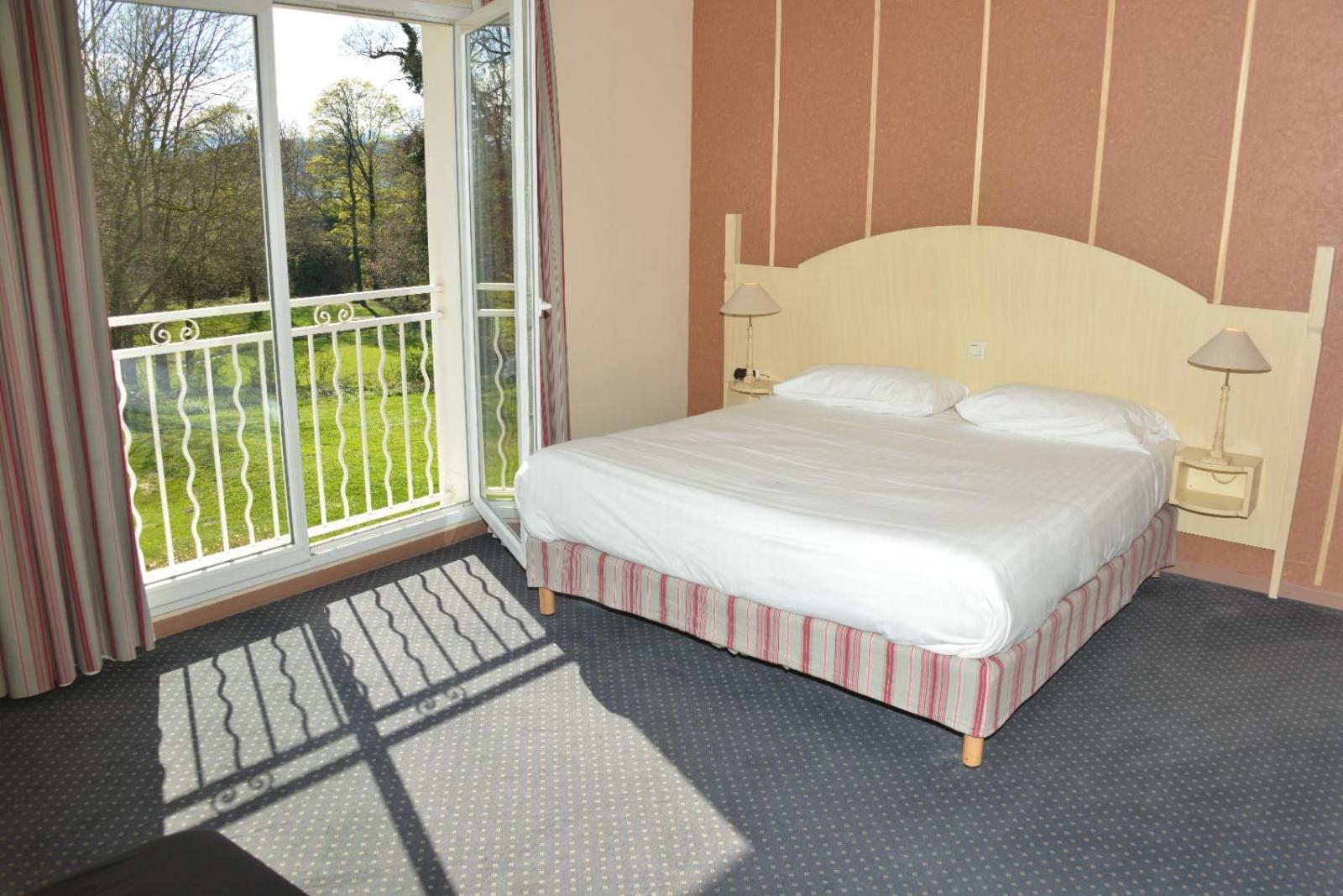 Best Western Golf D'Albon Bagian luar foto