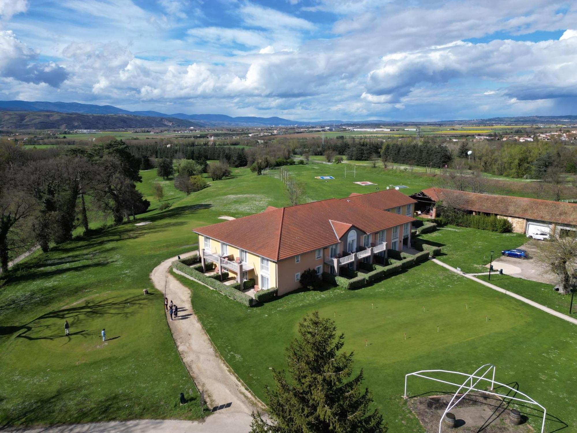 Best Western Golf D'Albon Bagian luar foto