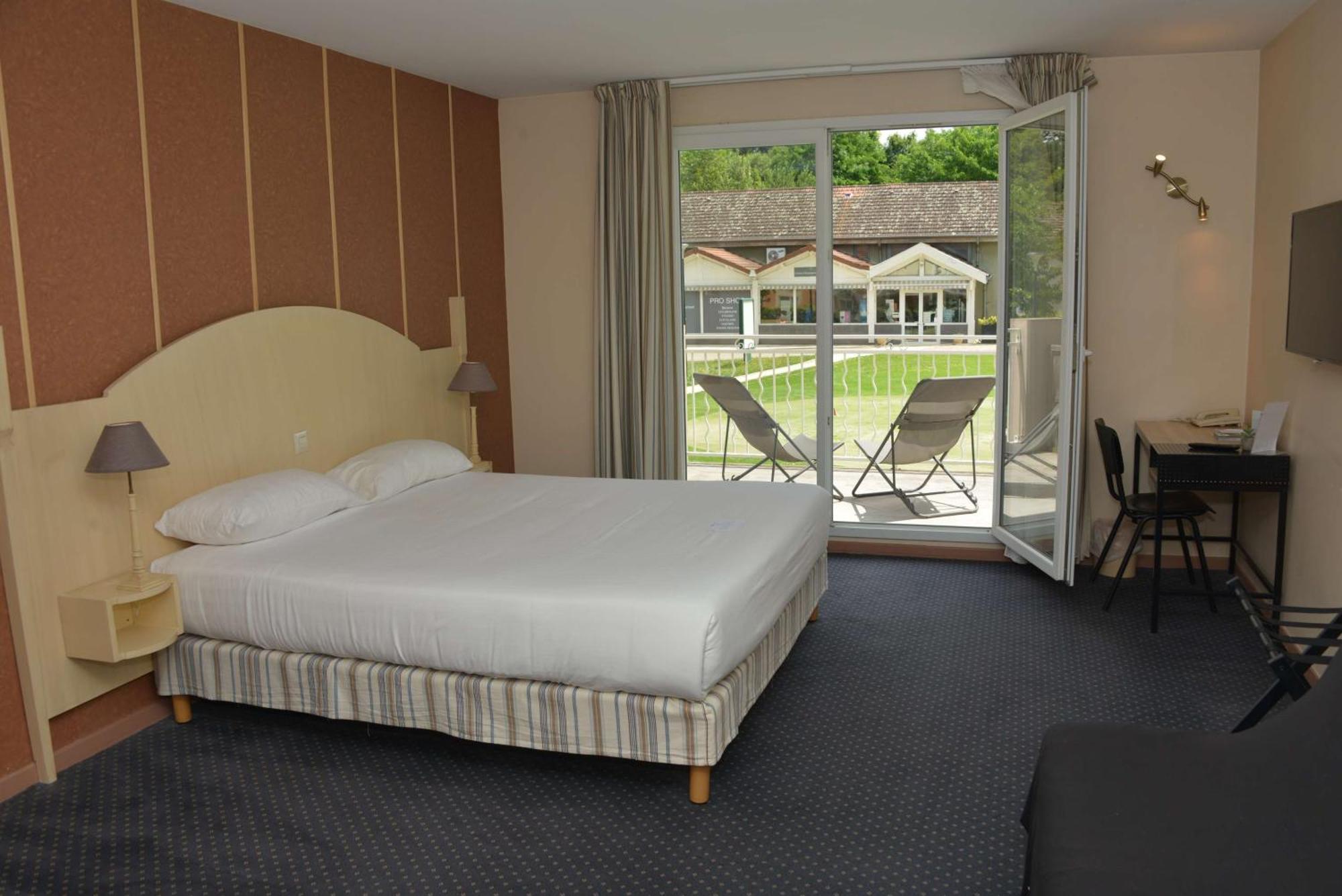 Best Western Golf D'Albon Bagian luar foto
