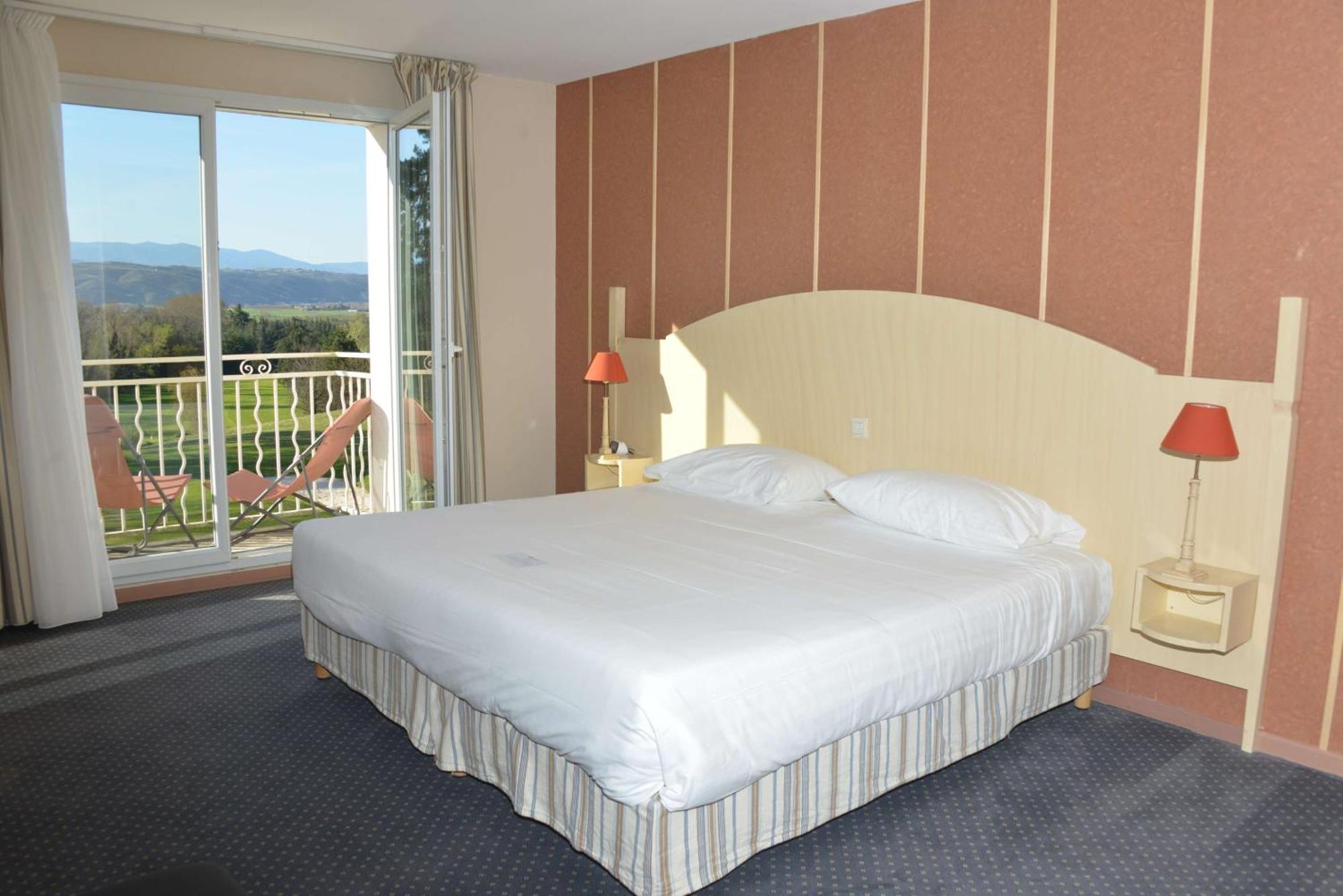 Best Western Golf D'Albon Bagian luar foto