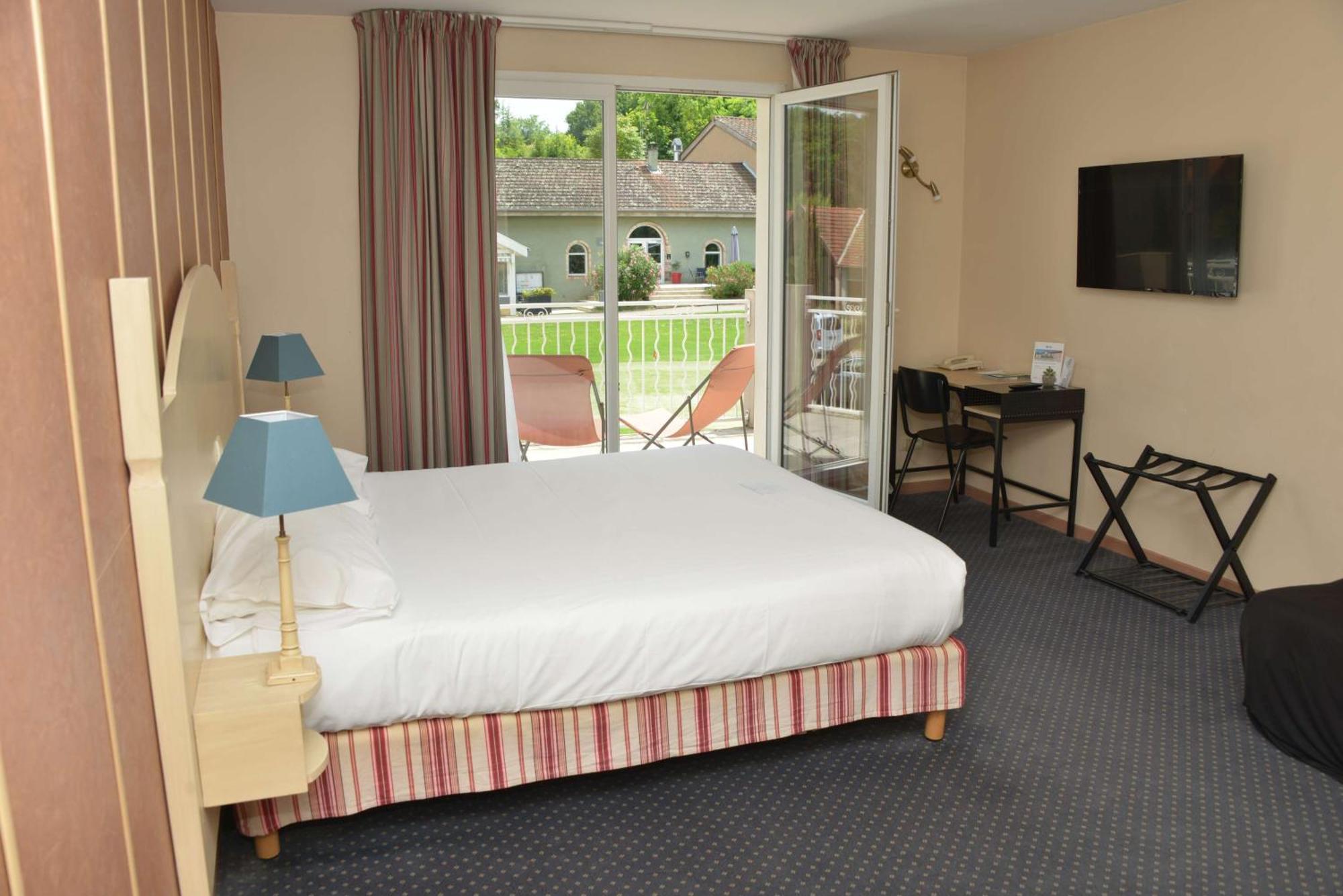 Best Western Golf D'Albon Bagian luar foto