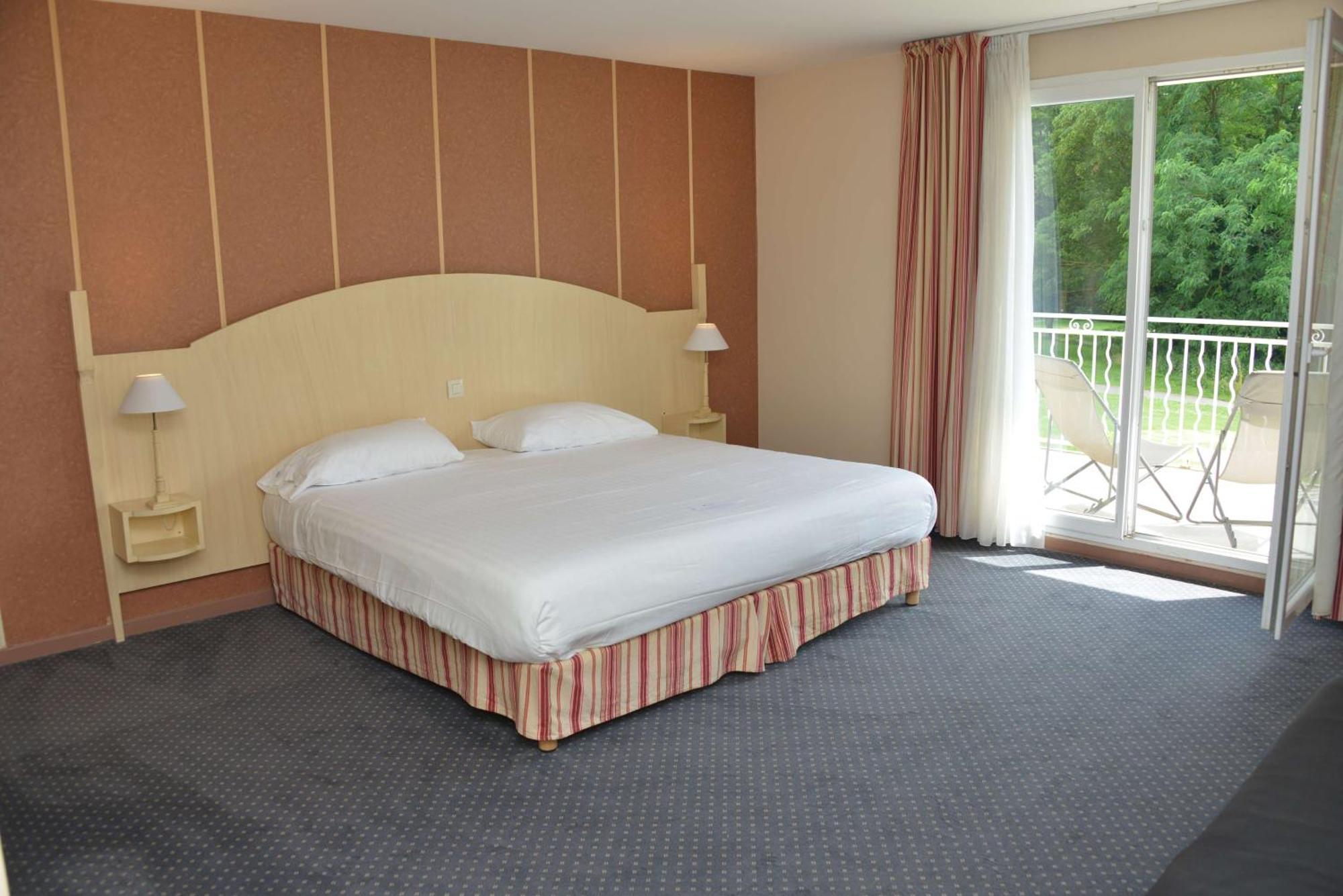 Best Western Golf D'Albon Bagian luar foto