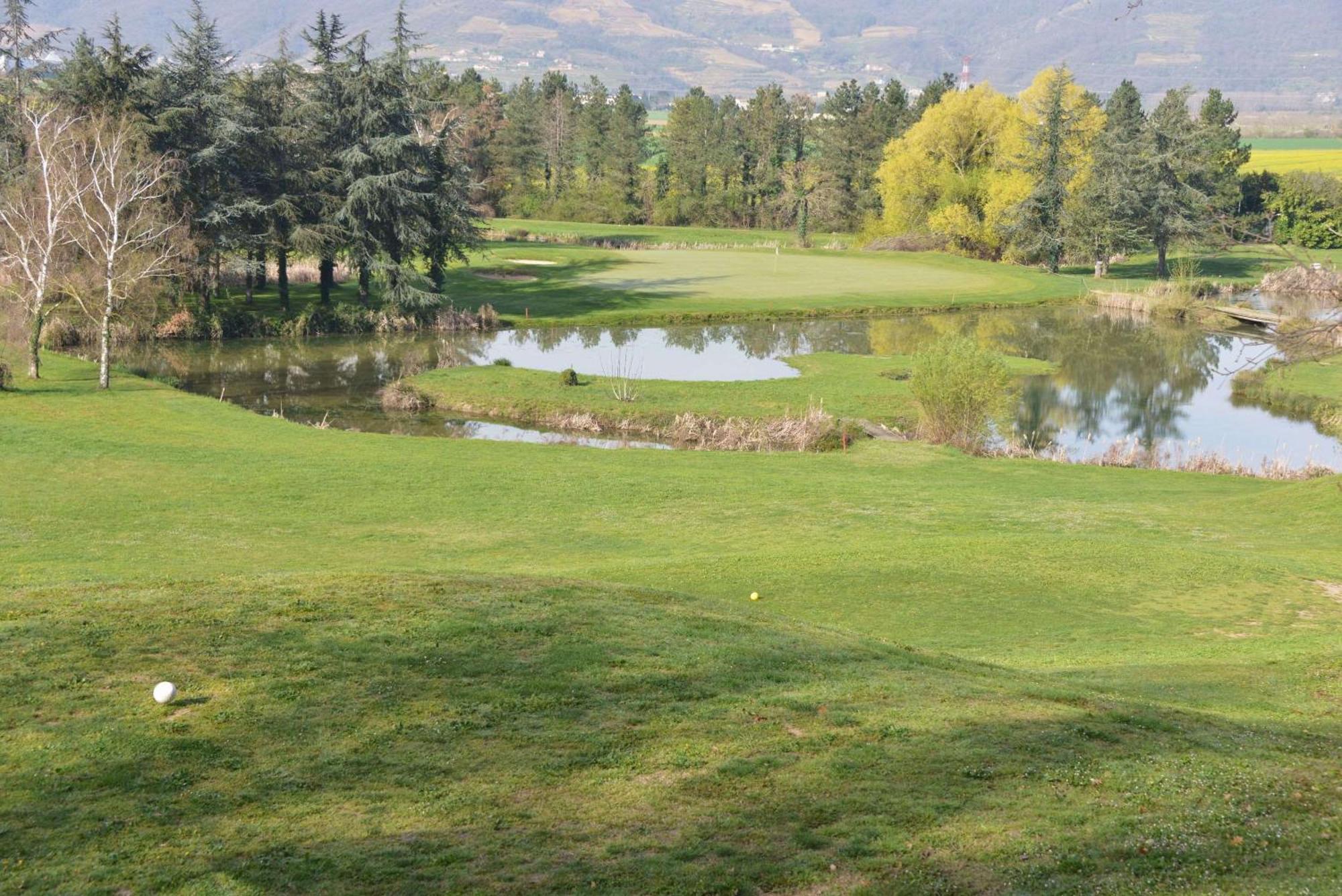 Best Western Golf D'Albon Bagian luar foto