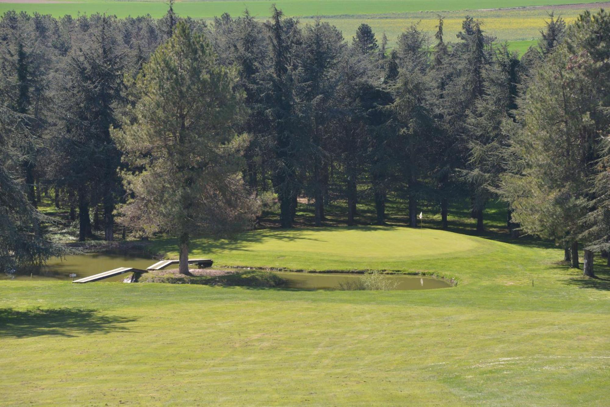 Best Western Golf D'Albon Bagian luar foto